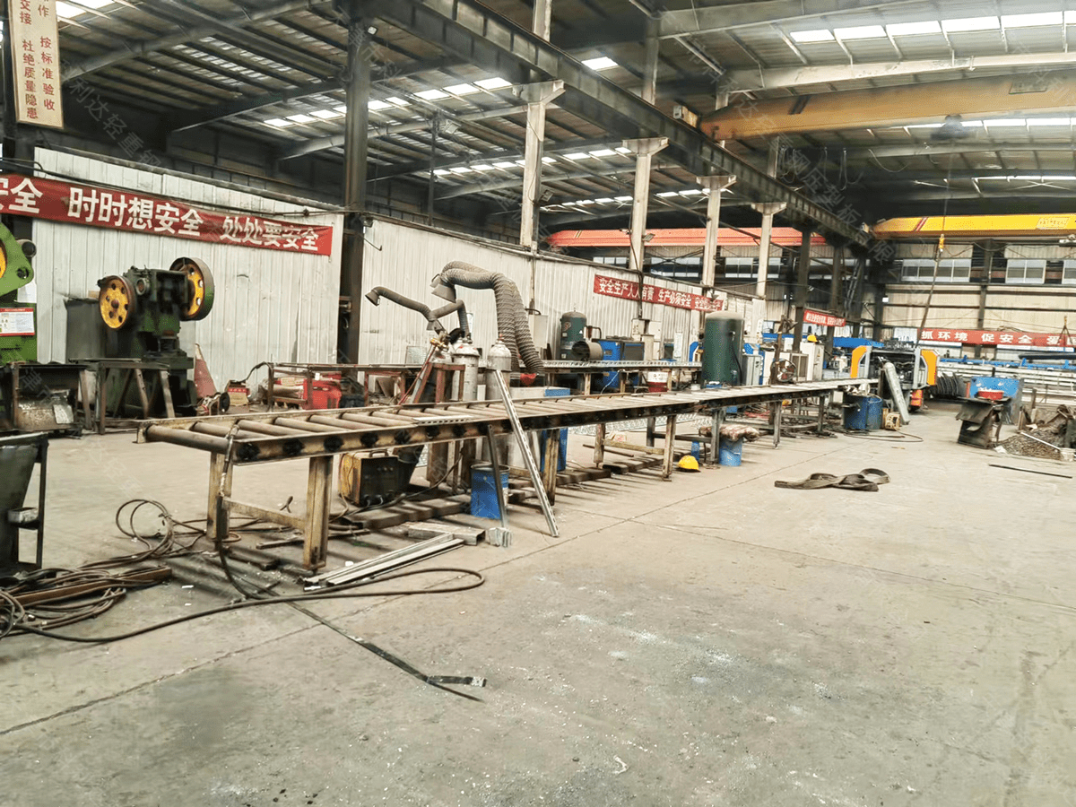 桁架楼承板配件生产过程
